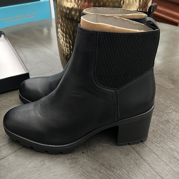 NATURALIZER Verney Waterproof Lug Sole Booties - Picture 8 of 12